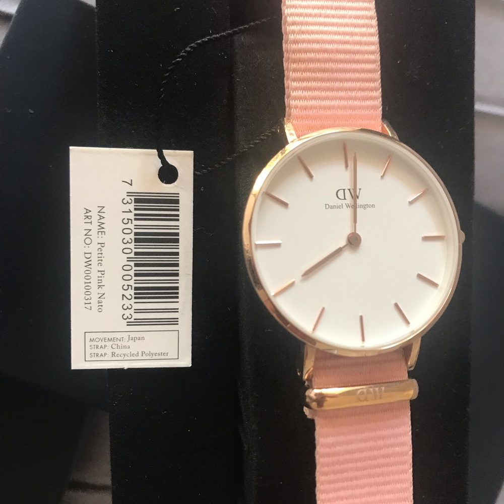 Daniel Wellington Rose Gold and White Watch 28mm - Picture 5 of 6